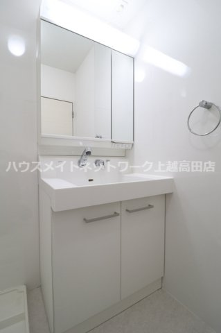 プルーリオン F棟の独立洗面台|洗髪洗面化粧台（参考同型室内写真101号室）