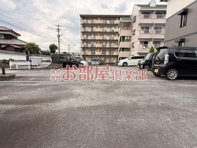 ソールズベリー御井の駐車場|駐車場があるので、車を買う予定の方も安心です