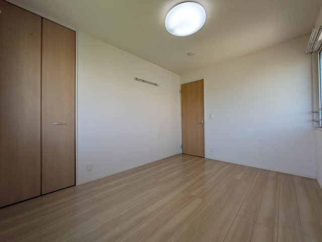 上草柳戸建の洋室