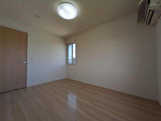 上草柳戸建の洋室