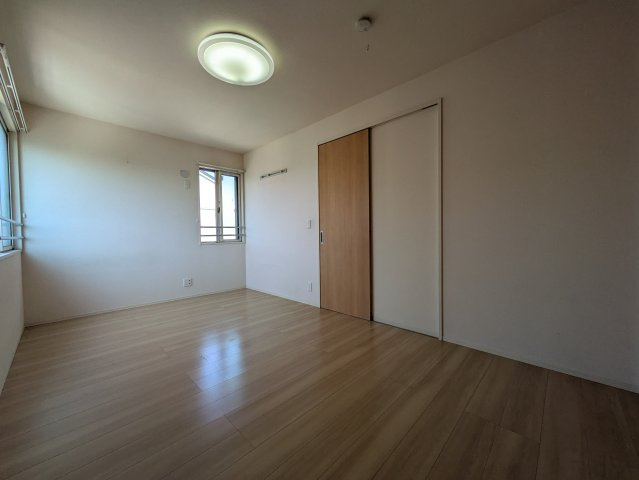 上草柳戸建の洋室
