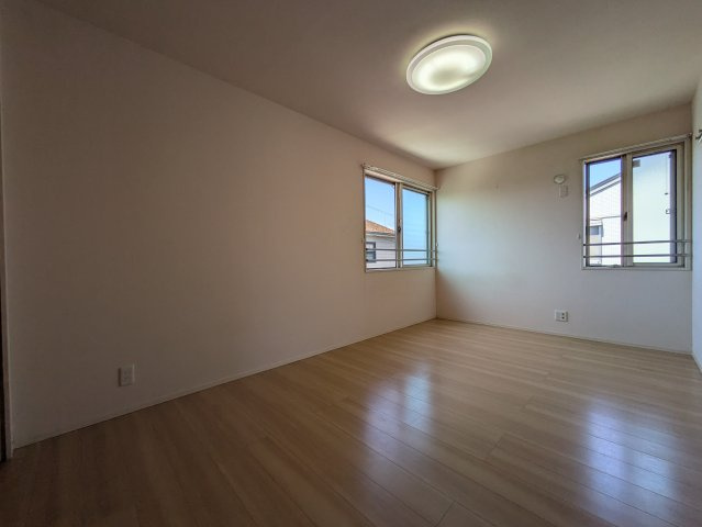 上草柳戸建の洋室