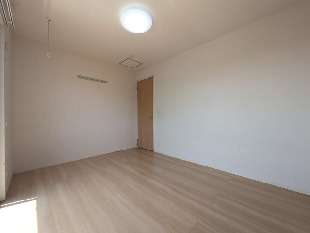上草柳戸建の洋室