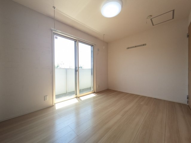 上草柳戸建の洋室