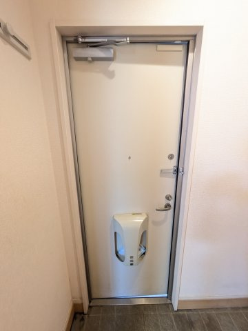 上草柳戸建の玄関