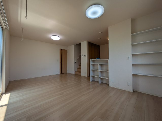 上草柳戸建の居間・リビング