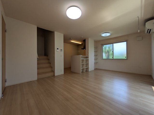 上草柳戸建の居間・リビング