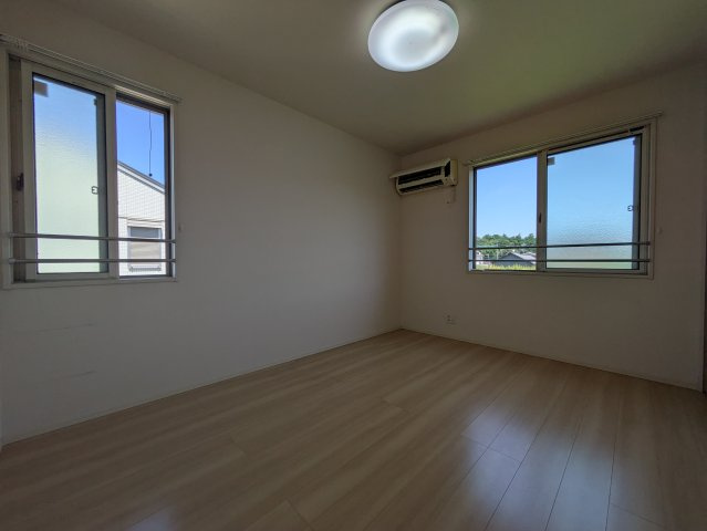 上草柳戸建の洋室