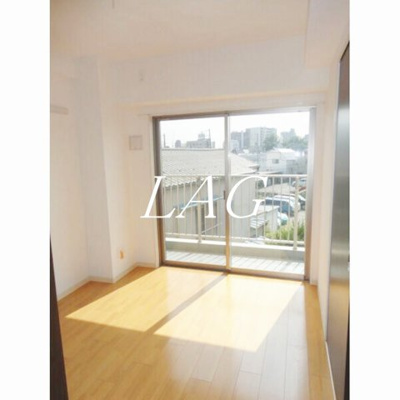 【居間・リビング】 | アーバンレックス西新井Ⅲ | 洋室のお部屋です。