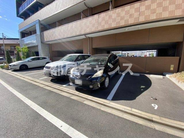 ファステート東別院シュプールの駐車場
