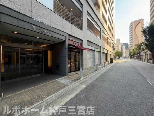 トア山手フラッツのエントランス