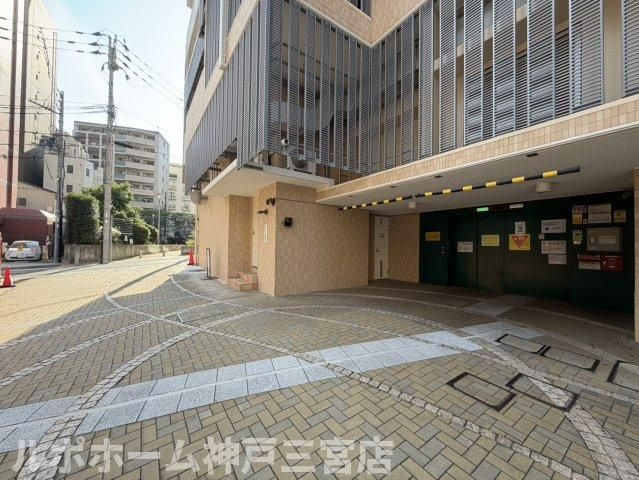 トア山手フラッツの駐車場
