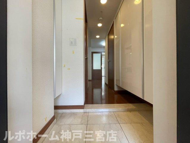 トア山手フラッツの玄関