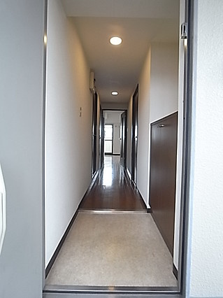 神戸市東灘区森北町２丁目の賃貸マンションの玄関