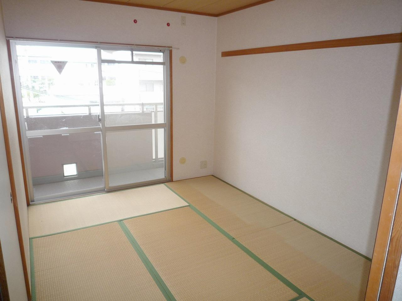 西宮市青木町の賃貸マンションの居間・リビング