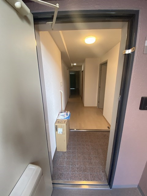 西宮市青木町の賃貸マンションの玄関