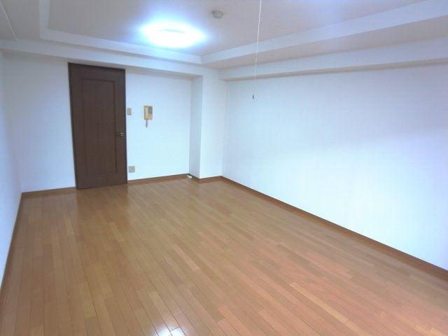 クレフ本山の居間・リビング