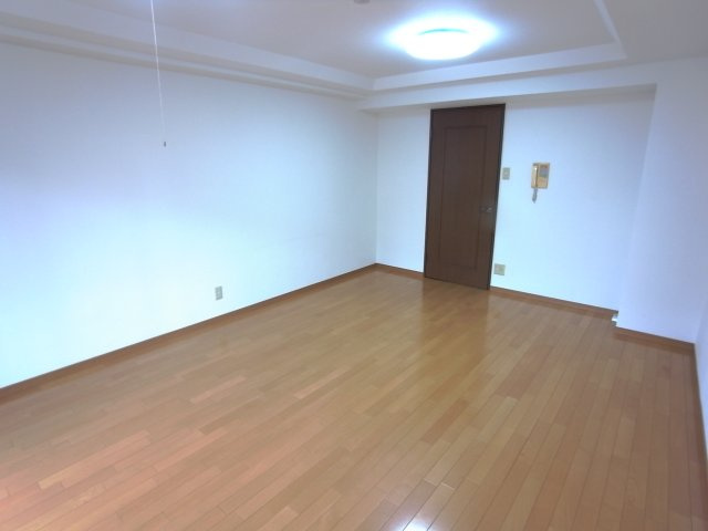 クレフ本山の居間・リビング
