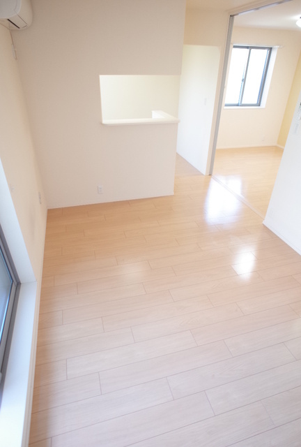 西宮市甲子園口北町の賃貸マンションの居間・リビング