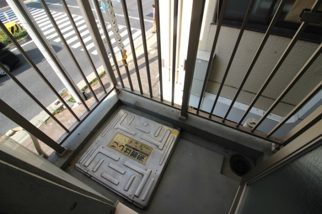 神戸市東灘区西岡本１丁目の賃貸マンションのバルコニー