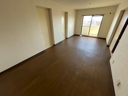 神戸市東灘区本山北町５丁目の賃貸マンションの居間・リビング