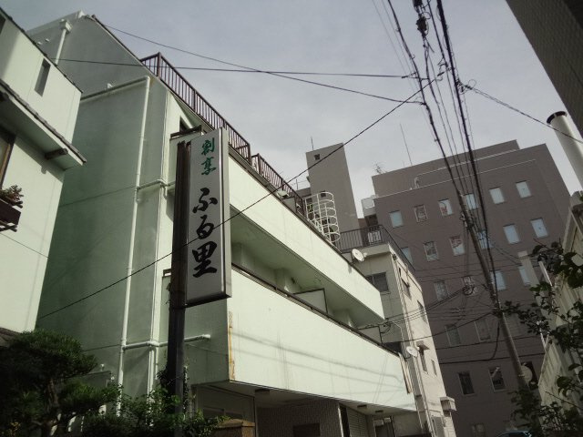 フラワーサンパレスの外観