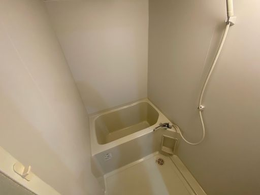 神戸市中央区布引町２丁目のアパートの浴室