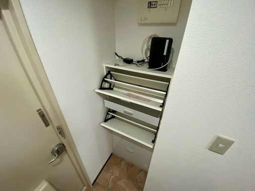 神戸市中央区布引町２丁目のアパートの玄関