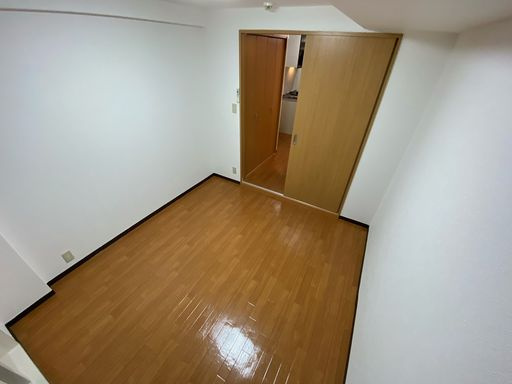 神戸市中央区布引町２丁目のアパートの居間・リビング