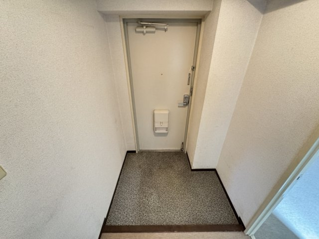 西宮市田代町の賃貸マンションの玄関