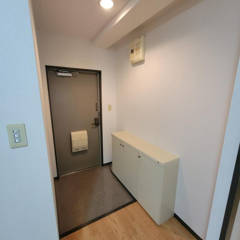 芦屋市宮塚町の賃貸マンションの玄関