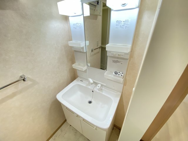 西宮市日野町の賃貸マンションの洗面所