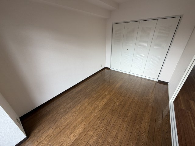 西宮市日野町の賃貸マンションの居間・リビング