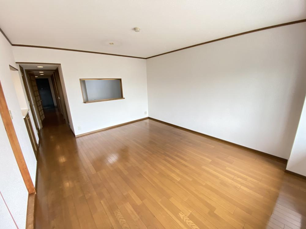西宮市甲子園五番町の賃貸マンションの居間・リビング
