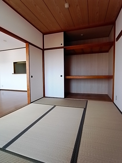 西宮市甲子園五番町の賃貸マンションの居間・リビング