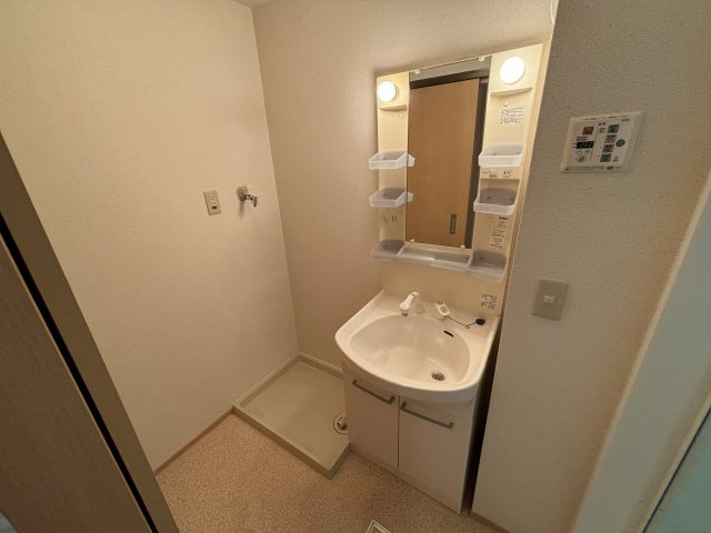 芦屋市楠町の賃貸マンションの洗面所