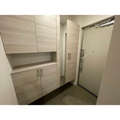 神戸市東灘区住吉宮町１丁目のアパートの玄関