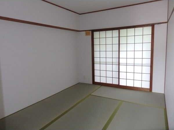 芦屋市東山町の賃貸マンションの居間・リビング