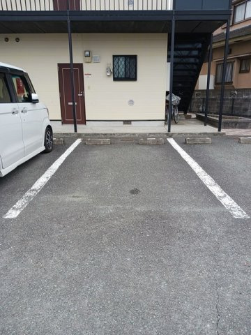 サンライズ江藤の駐車場