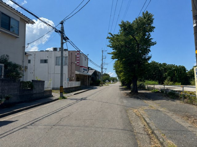 中央区長潟2丁目　土地の前面道路含む現地写真|前面道路は歩道を含めた9mの新潟市道です。