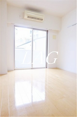 【居間・リビング】 | レナトゥス四谷 | 洋室のお部屋です。
