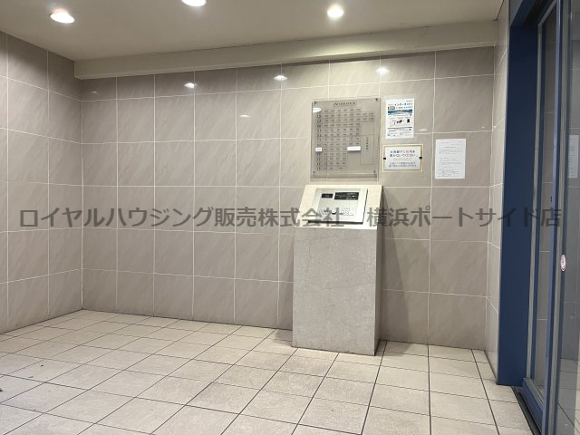 清潔感のあるエントランス