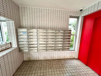 【設備】 | トップ矢部 | エントランス付近に設置されている集合ポストは、住んでいる部屋と離れているため、ポストをあさるなど誰かに何かされていても被害に気づきにくいです。入居する時には他人に特定されにくい番号で鍵をかけましょう！