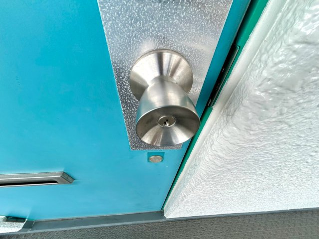 【防犯設備】 | トップ矢部 | 室内の防犯設備もチェックしましょう！モニター付きインターホンが設置されているか、防犯シャッターが設備されているか、ベランダに人が上がってきにくい高さかなどチェックしておくと入居後も安心できるでしょう。
