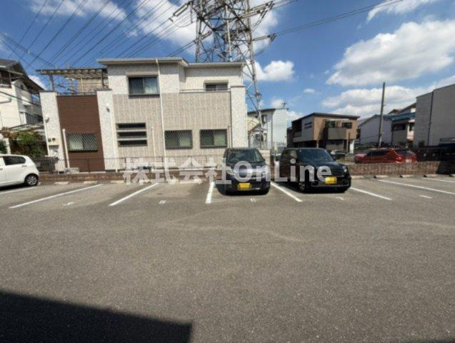 サンクレール志紀の駐車場