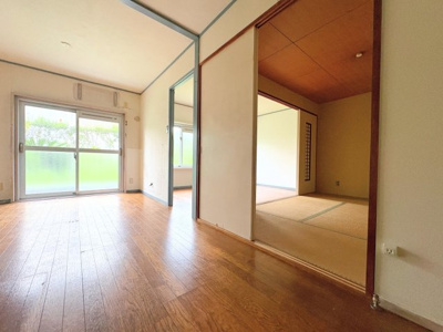 【居間・リビング】 | 菱興青葉台第2マンションC棟 | ◆ご家族の会話がはずむ、開放的なＬＤＫです。休日はお陽さまの光をたっぷりととりこめるぽかぽかリビングで過ごしませんか？