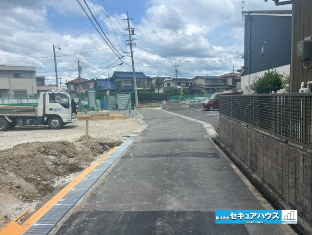 【同施工物件ご案内可能】日進市岩崎町梅ノ木　全3棟の前面道路含む現地写真|事前予約にて現地ご見学いただけます！お気軽にお問い合わせください♪
■株式会社　セキュアハウス■
住宅ローンに強く、知識、経験豊富なスタッフ在籍
お客様に寄り添い、ご成約後もサポート致します。　　　　