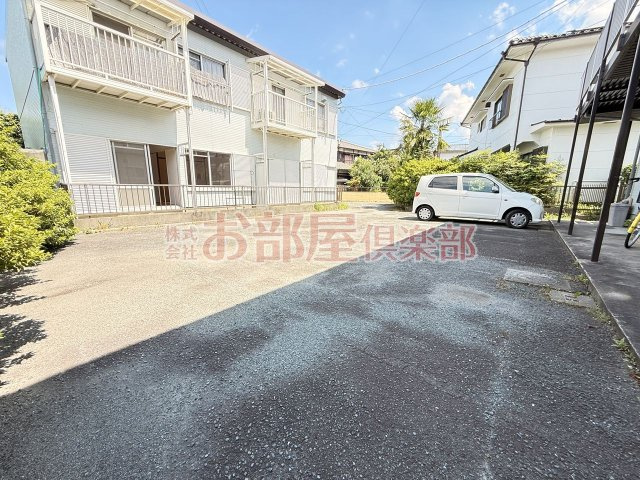 パナハイツ中野の駐車場