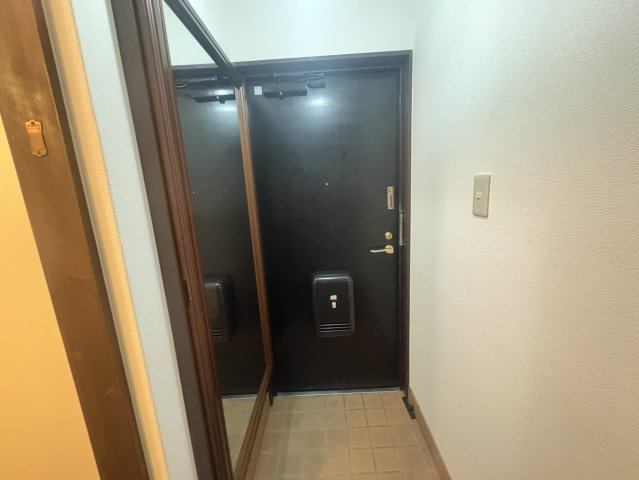 パレス江坂の玄関