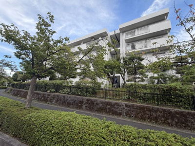 【外観】 | ◆◇小山田桜台団地93号棟◇◆ | ◆住宅ローンのご相談や周辺環境のご案内も含め、ローンに詳しい、地元に詳しいスタッフがお出迎えさせていただきます。お気軽にご相談ください。